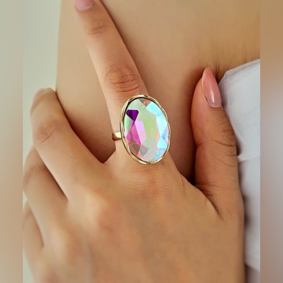 NWT Multifaceted Holographic Iridescent Crystal Cocktail Ring - Oil Slick Tones - Picture 4 of 16